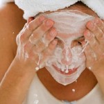 Trộn nước vo gạo với sữa đậu nành rồi thoa lên mặt, bạn sẽ ước mình biết điều này sớm hơn