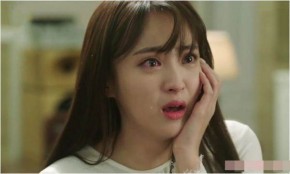 Chiếc ga giường vấy máu đêm tân hôn và căn phòng khóa trái vương đầy cánh hồng đỏ