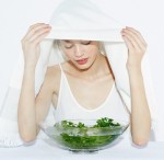 Xay nhuyễn lá chanh trộn với bột nghệ thoa lên mặt 15 phút, mụn nào cũng trị sạch, da trắng bóc không cần bôi kem