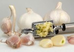 Sẹo lồi lâu năm hay cứng đầu đến đâu cũng bị đánh bật vĩnh viễn nhờ 1 nhánh tỏi