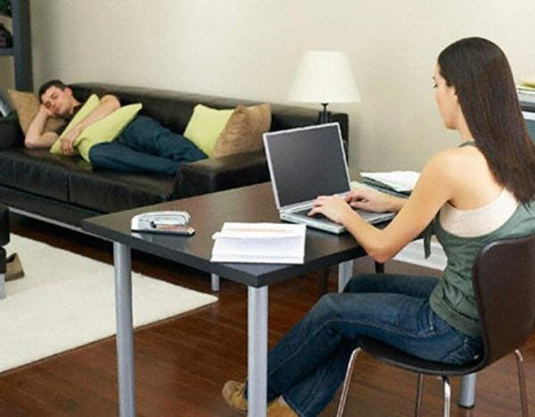 Chồng ơi, anh đừng ở nhà ăn bám vợ nữa được không!