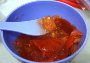 Mụn cám, mụn trứng cá, mụn bọc, mụn đầu đen đều biến mất chỉ nhờ 1 quả cà chua