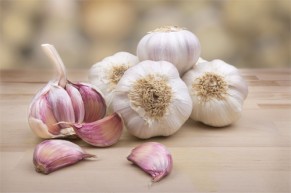 Trị dứt điểm lỗ chân lông to nhờ bia, tỏi, rượu trắng