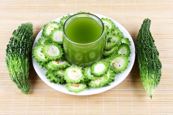 Tạm biệt mụn ẩn trong 2 tuần với tuyệt chiêu từ vài lát mướp đắng