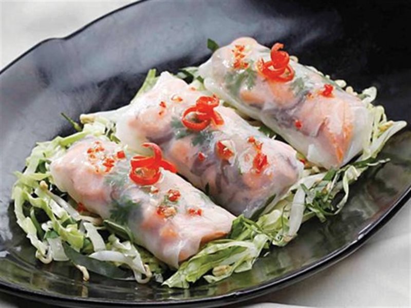 Bánh cuốn nhân cá hồi - Món mới với mùi vị đặc trưng