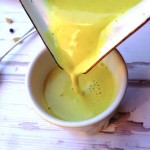 Không cần kem trộn, hãy đun tinh bột nghệ với sữa đậu nành theo cách này để uống, da trắng như trứng gà bóc sau 2 tuần