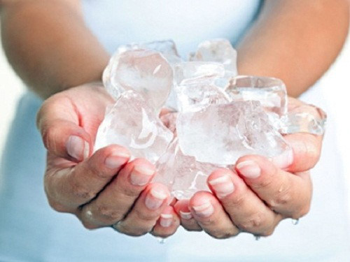 Chỉ với 1 quả trứng gà và vài viên đá, làn da trở nên căng mịn, hồng hào như vừa đi thẩm mỹ về