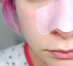 Bất ngờ với cách lột mụn đầu đen không đau rát chỉ cần 1 chiếc khăn giấy