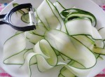 Môi hồng chúm chím chẳng cần thoa son chỉ với bí quyết 1 ngàn đồng