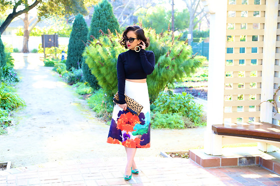 Cao 1m52, dáng múp múp, đùi to, ngực bé nhưng mặc đẹp điên đảo