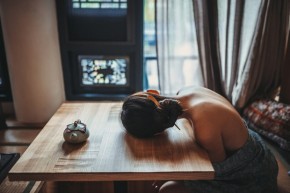 Chồng vừa già, vừa xấu, lại còn thất nghiệp mà vẫn ra ngoài "mèo mỡ"