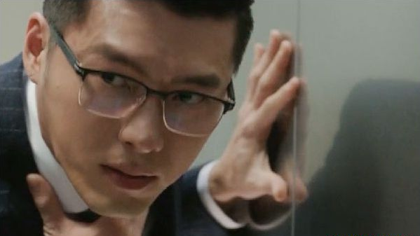 Vợ tắm không đóng cửa, ngó vào định trêu thì sốc nặng khi nhìn thấy!!!