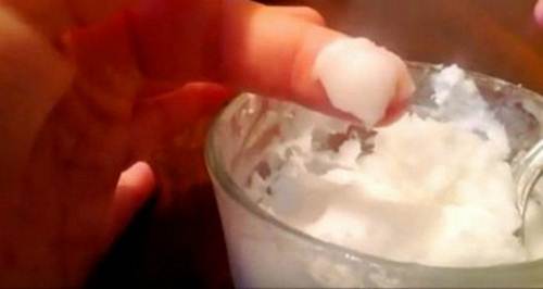 Tuyệt chiêu rửa mặt giúp ‘’thay da đổi thịt’’ đơn giản với dầu dừa và baking soda
