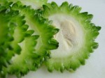 Chỉ chi vài nghìn đồng mua mướp đắng là bạn được đẹp từ A-Z