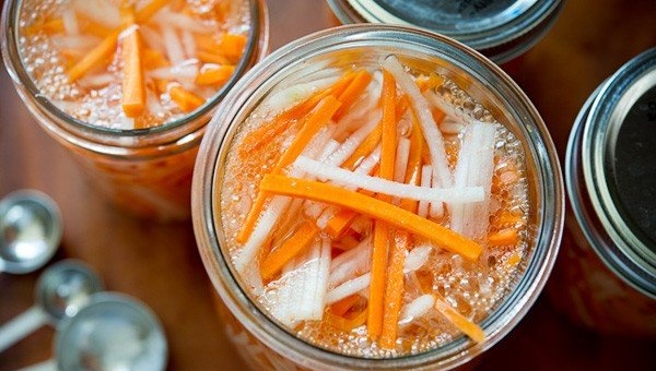 Cách ngâm củ cải, cà rốt giòn rôm rốp, chua chua ngọt ngọt – Cả nhà ăn mãi không ngán