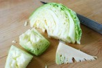 Rửa mặt bằng nước cải bắp luộc giúp da mặt trắng bóc, lỗ chân lông se khít