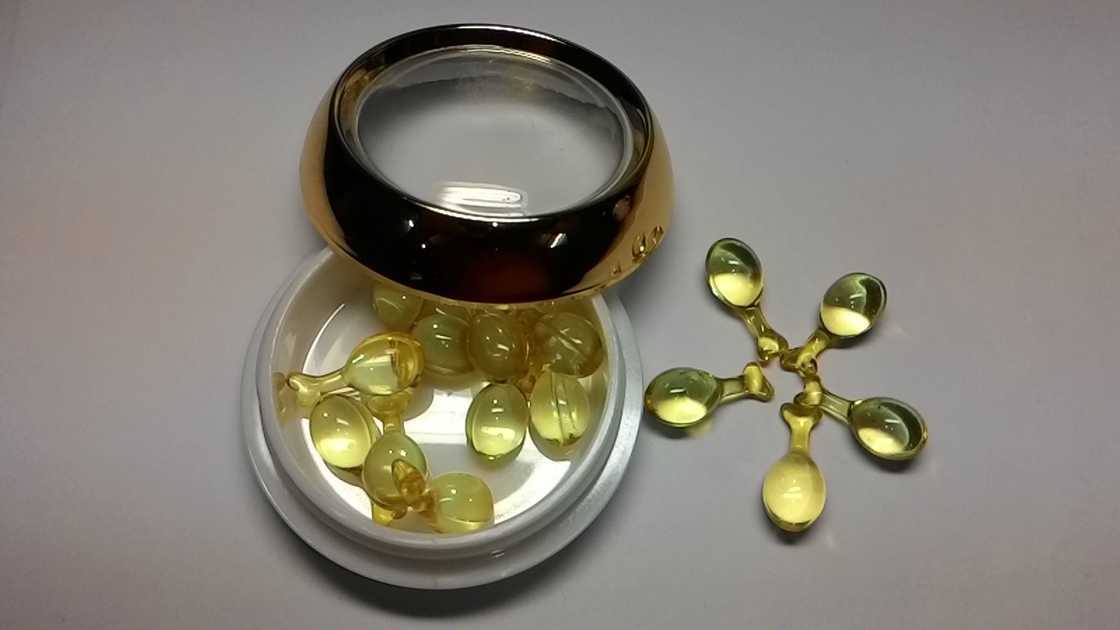 Da đẹp "chết mê" với hỗn hợp từ viên vitamin E chỉ sau vài lần áp dụng