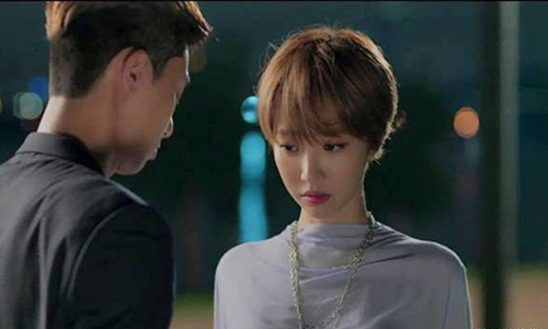 Thấy tôi cấp cứu, chồng lao vào tát tới tấp rồi chửi: “Ai cho mày gọi điện, mày thích phá đám à, này thì phá đám…”