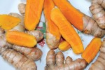 Mùa đông đến, các chị em hãy cùng nhau dùng nghệ ngâm mật ong để tắm trắng mà không lo bắt nắng