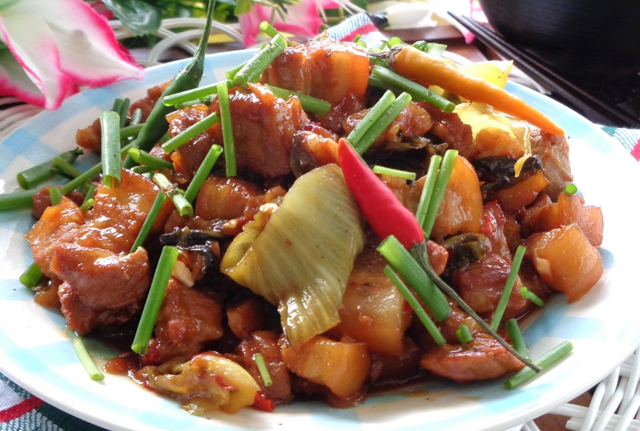 Mách bạn cách làm món ba chỉ xào cải chua ngon cơm khỏi nói