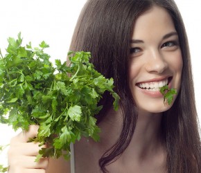 Bí quyết giảm quầng thâm, bọng mắt hiệu quả trong 5 phút cho người hay thức khuya