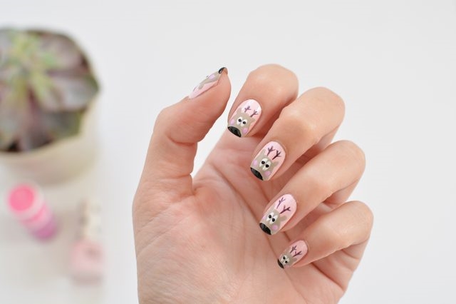 Bảy bước đơn giản sơn móng tay tuần lộc ấn tượng chào mùa đông