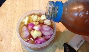 Thâm sẹo lâu năm ở chân do muỗi đốt hay tai nạn cũng mờ ngay tức khắc nhờ hành tím