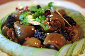 Chân giò hầm bằng nồi cơm điện theo kiểu này ăn bao nhiêu cơm cũng hết