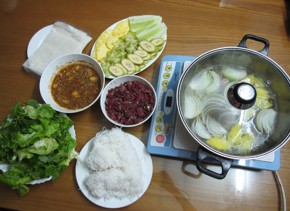 Lạ miệng với bò nhúng dấm chấm mắm sả ớt ăn ngon không khác gì ngoài quán