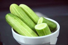 Môi nẻ như “ruộng khô nước” cũng phải căng mịn nếu làm việc này mỗi ngày