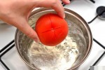 Luộc cà chua và nghiền nhuyễn ra làm theo cách này rồi bạn sẽ thấy điều “vi diệu” đến với làn da của bạn