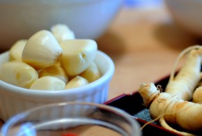 Trị mụn sạch đón Tết chỉ trong 5 ngày với tỏi