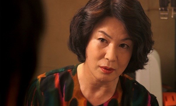 Vừa chê &rsquo;vòng ba&rsquo; lốp xịt, mẹ anh lại phản đối vì chê &rsquo;vòng một&rsquo; &rsquo;như tivi màn hình phẳng&rsquo;