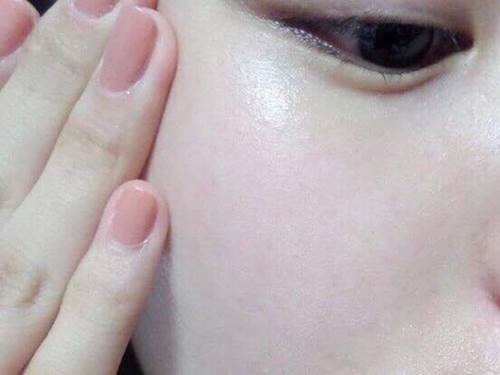 Biến da đen lâu năm trở nên trắng bóc lại trẻ ra cả chục tuổi nhờ 5 phút mỗi ngày