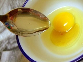 Xóa sạch vết thâm quầng mắt siêu hiệu quả với lòng trắng trứng