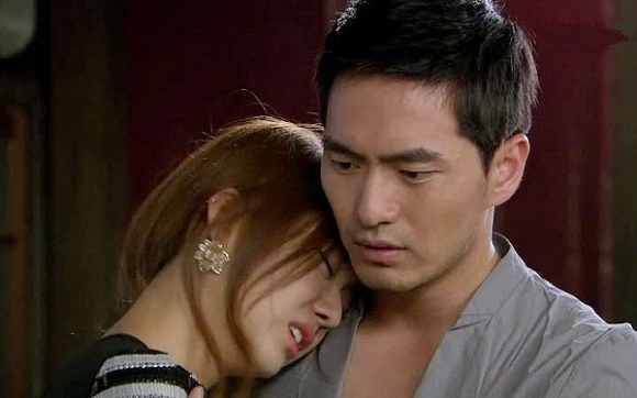 Nhận được ảnh nhạy cảm của chồng với tình cũ, tôi "sôi máu" định ly hôn nhưng cuối cùng lại phải xin lỗi vì...