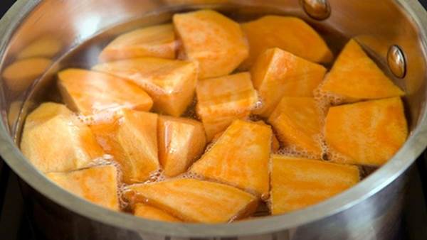 Mỗi lúc khát, đun khoai lang lấy nước uống, giảm cân nhanh gấp 4 gấp 5 lần ăn kiêng