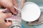 5 cách làm sạch mùi tanh của cá mà chị em phải biết, đi đâu cũng được khen đảm đang