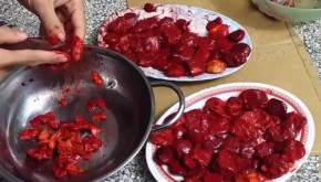 Thoa 1-2 giọt này lên môi, môi thâm xì bẩm sinh hay đánh quá nhiều son chứa chì cũng đỏ hồng, căng mọng ngay tức khắc