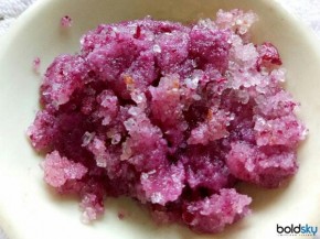 Tự làm hỗn hợp tẩy tế bào chết từ hoa hồng giúp đánh bay làn da rám nắng hè này