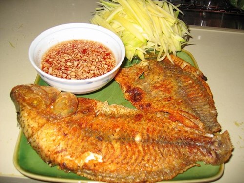 Ngâm cá vào nước này, cá rán sẽ vàng ruộm, giòn ngon không chút mùi tanh nào