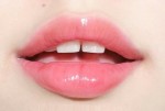 Không cần đi xăm, bạn vẫn có được đôi môi hồng hào quyến rũ nhờ chăm chỉ thoa thứ này.