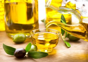 Mụn trứng cá, mụn đầu đen nặng thế nào cũng khỏi nhờ thoa 1 giọt này lên da mỗi tối