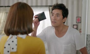 Rút 500k ra chồng chửi: “Loại đàn bà như cô chỉ biết ngửa tay xin tiền chồng thôi à?” ai ngờ vợ đáp luôn: “Đó là nghĩa vụ của anh"