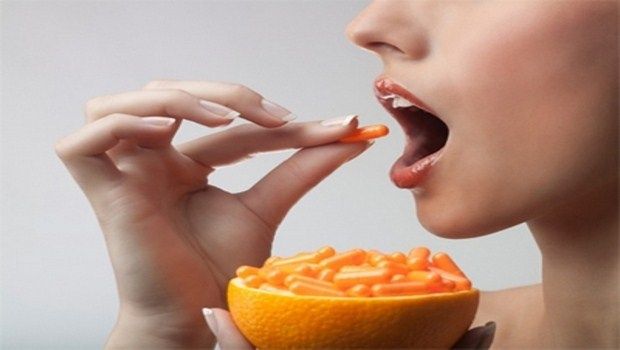 Làn da CĂNG TRẺ, mau SẠCH NÁM – TÀN NHANG chỉ cần BÔI - UỐNG vitamin C là đủ!