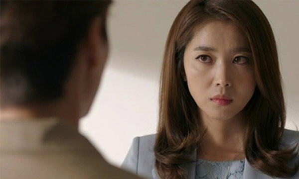 Vợ lương tháng trăm triệu phán: “Anh ở nhà làm thay việc ôsin đi, cuối tháng em trả 20 triệu”