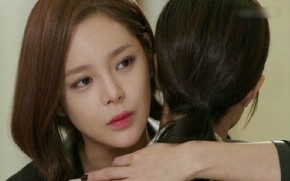 Biết bạn thân có tình ý với chồng, vợ đêm nào cũng rủ bạn thân sang ngủ cùng rồi làm một việc không ngờ