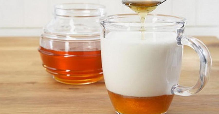 2 thìa nước dừa + 1 thìa mật ong: Bí quyết 5 phút dưỡng da trắng mịn, xóa vết thâm