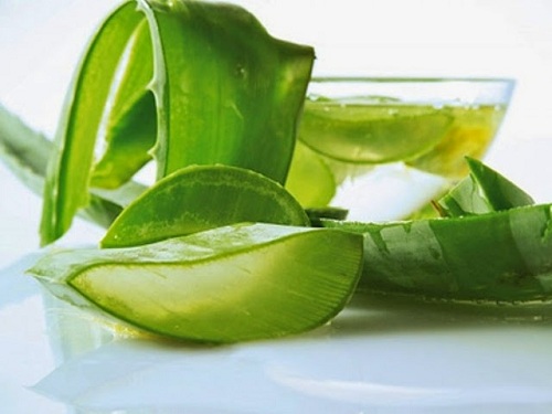 Đông đá nha đam rồi chà lên mặt mỗi ngày da đen bẩm sinh cũng phải bật lên 2 - 3 tone