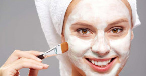 Da sạm đen sẽ bật 2 hay thậm chí là 4 tông trắng mịn nhờ dùng 1 hũ sữa chua không đường và làm theo cách này